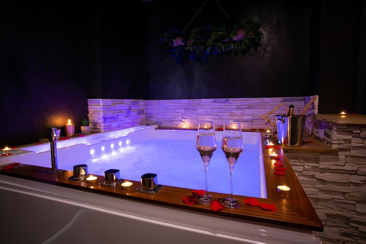 Le Lodge Des Charmes 5 Etoiles Leves Екстер'єр фото