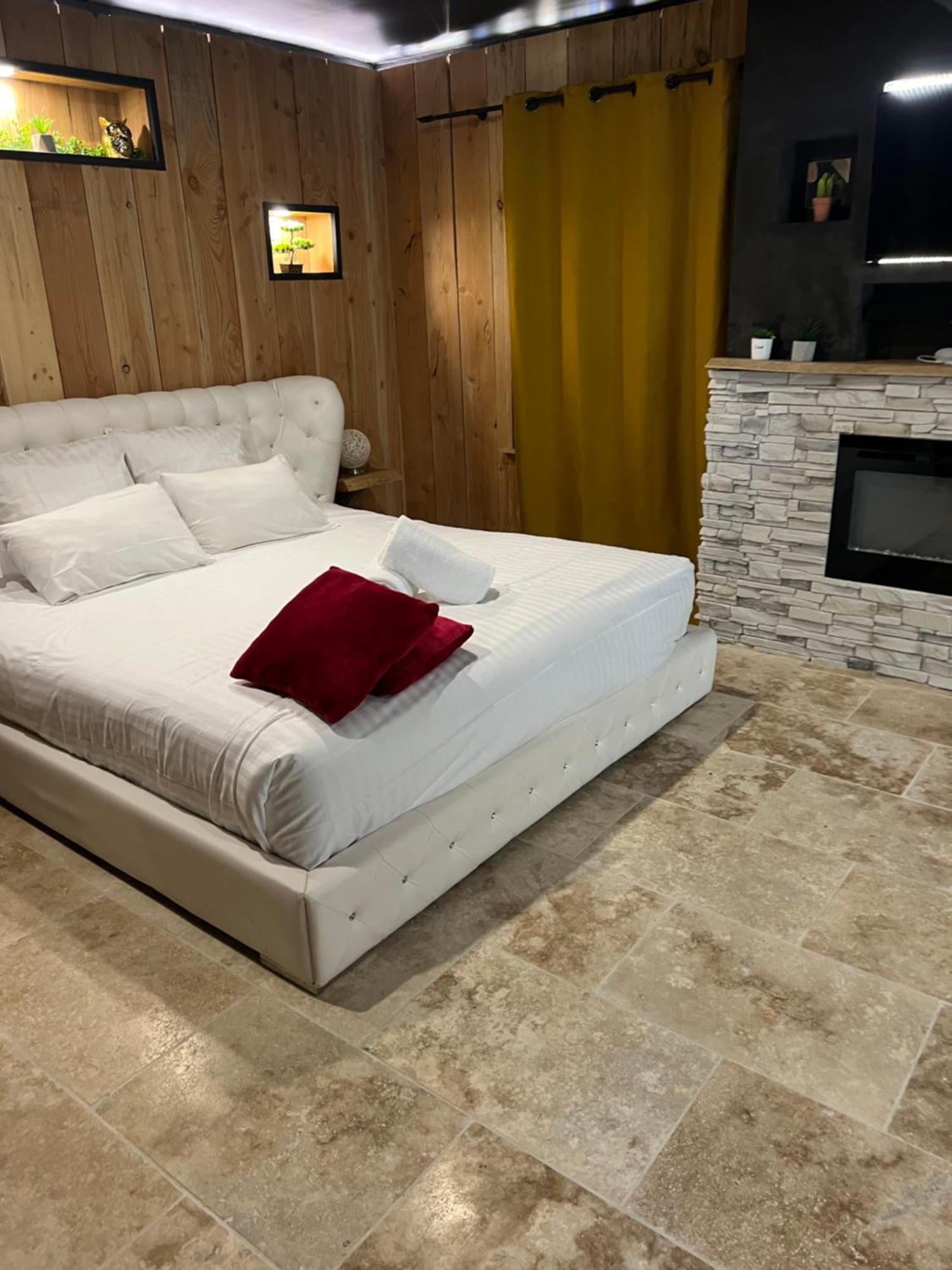 Le Lodge Des Charmes 5 Etoiles Leves Екстер'єр фото